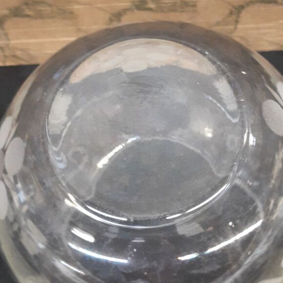 Gorgeous vintage etched flowers and leaves on globe style glass bowl. - Picture 3 of 5